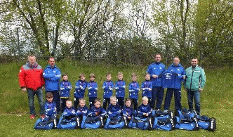 05.05.15(ts) Neue Trainingsanzüge und Sporttaschen für Aufbaus G-Jugendfußballer